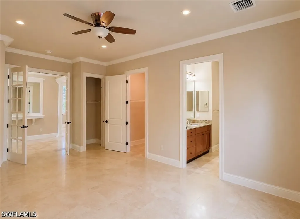 2915 Coco Lakes Drive Naples FL 34105