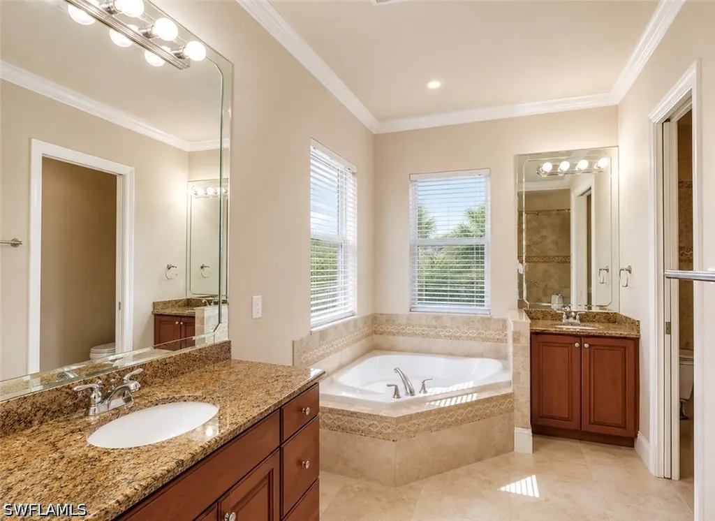 2915 Coco Lakes Drive Naples FL 34105