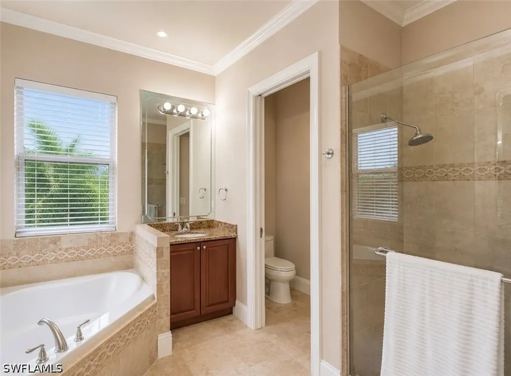 2915 Coco Lakes Drive Naples FL 34105