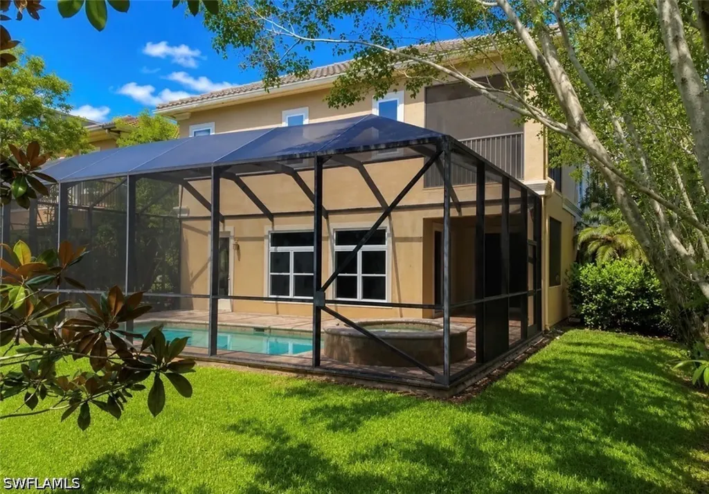 2915 Coco Lakes Drive Naples FL 34105
