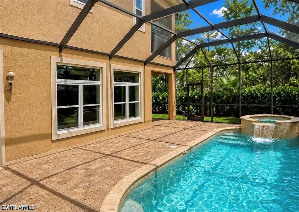 2915 Coco Lakes Drive Naples FL 34105