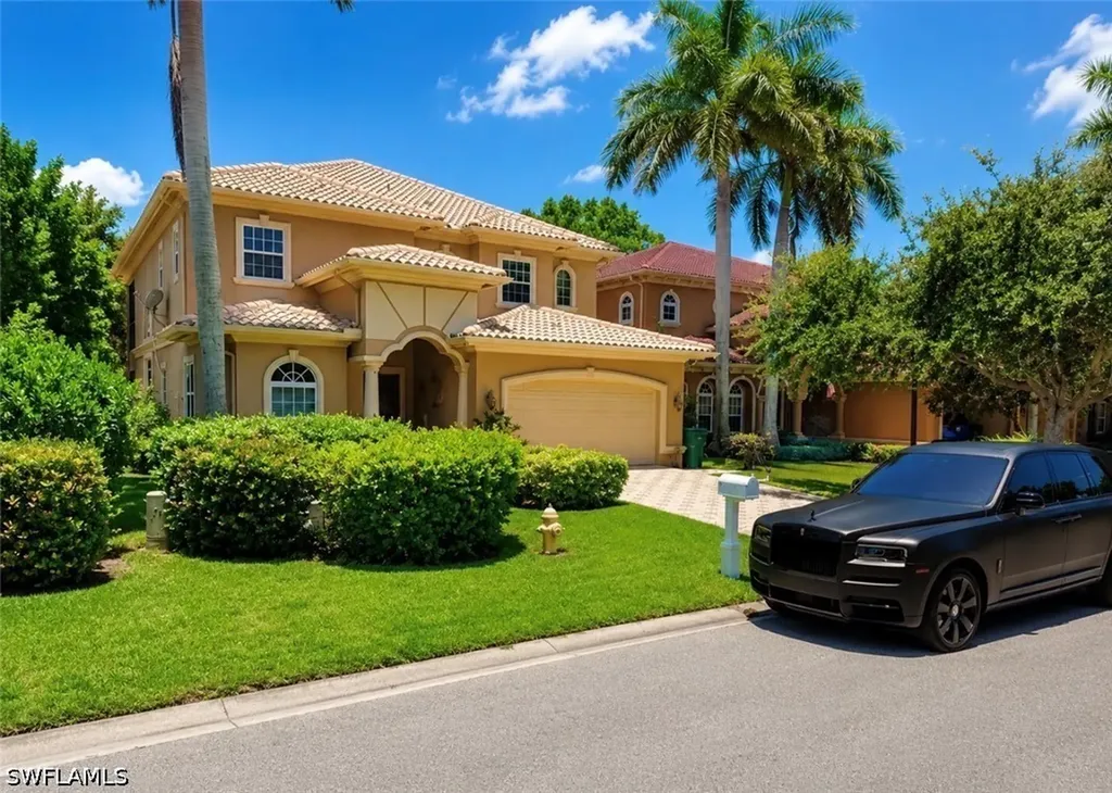 2915 Coco Lakes Drive Naples FL 34105