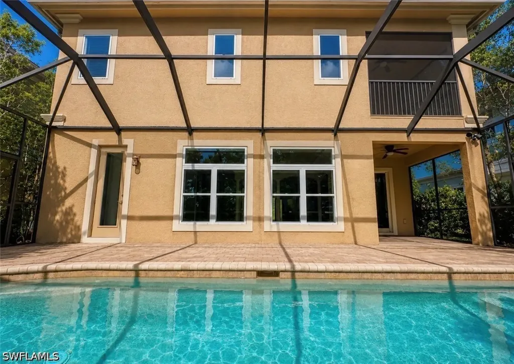 2915 Coco Lakes Drive Naples FL 34105