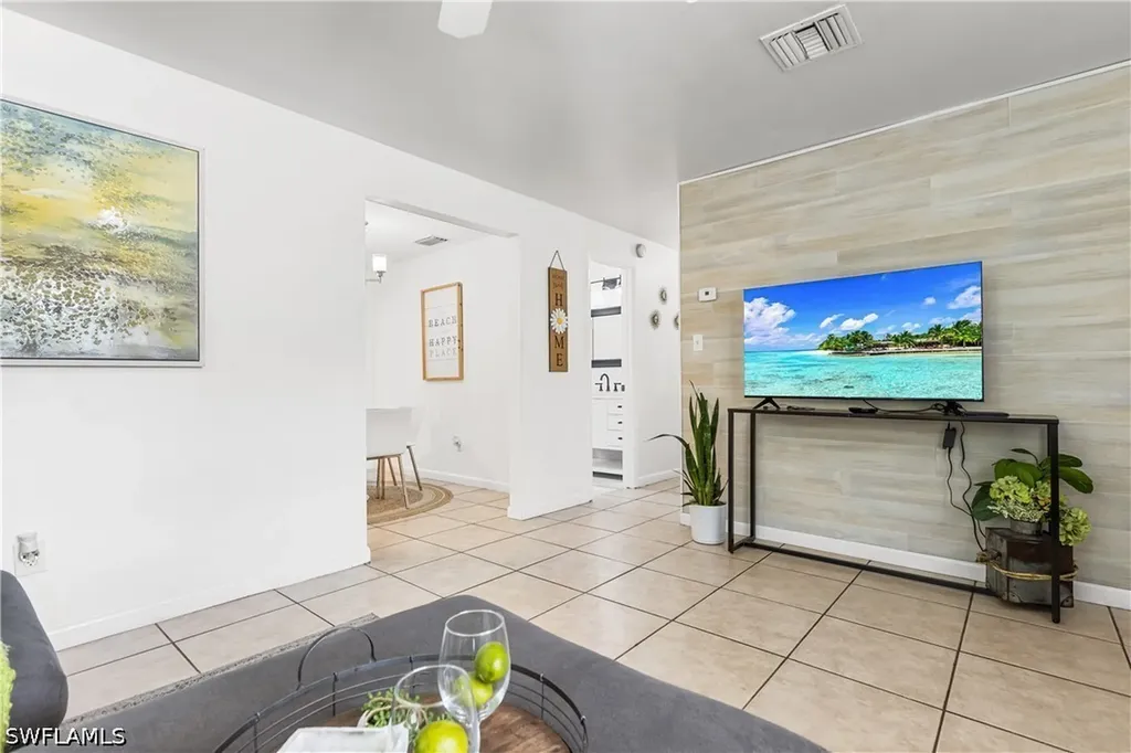 2191 Thomasson Drive Naples FL 34112