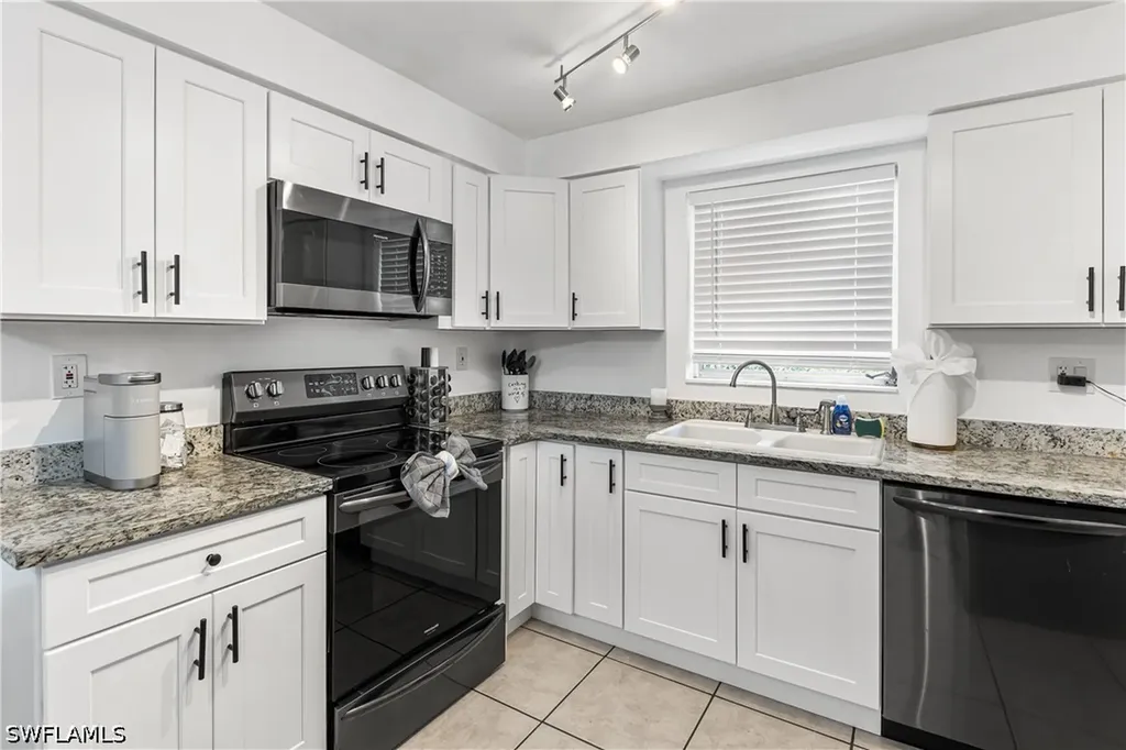 2191 Thomasson Drive Naples FL 34112