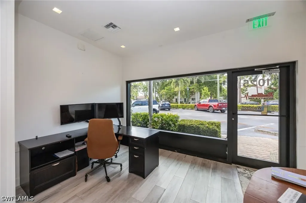 Naples FL, 1025 5TH Avenue N, Unit B8