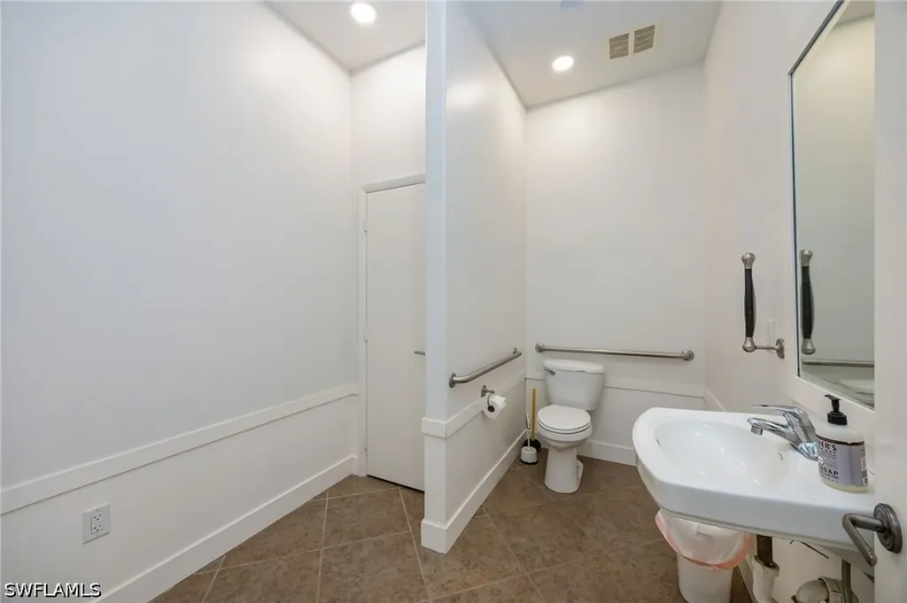 1025 5th Avenue N Naples FL 34102