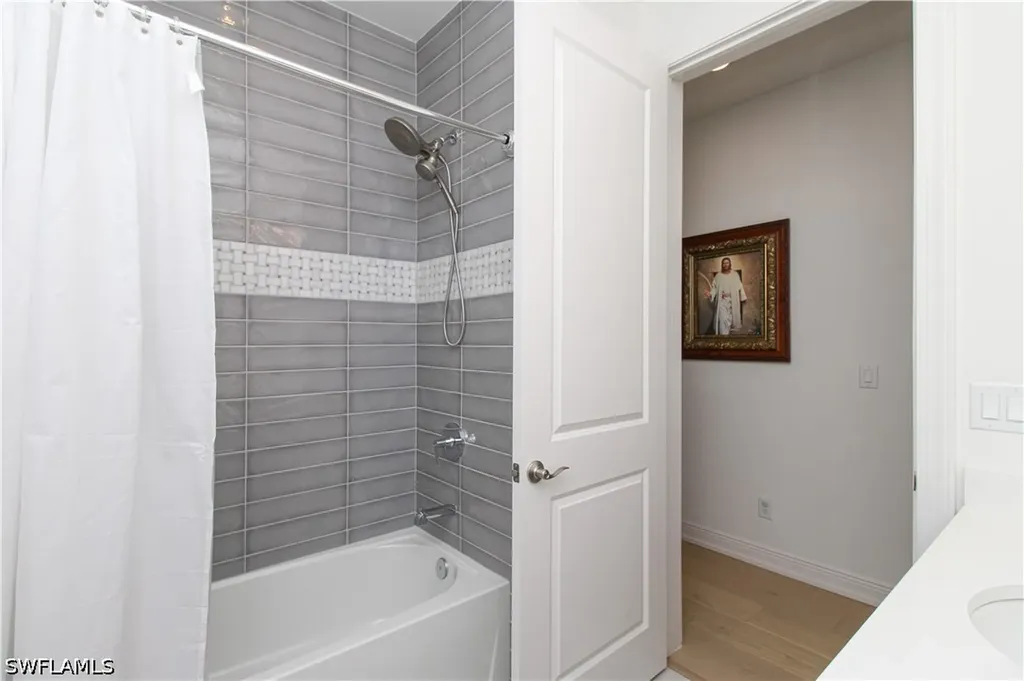 9241 Cayman Drive Naples FL 34114