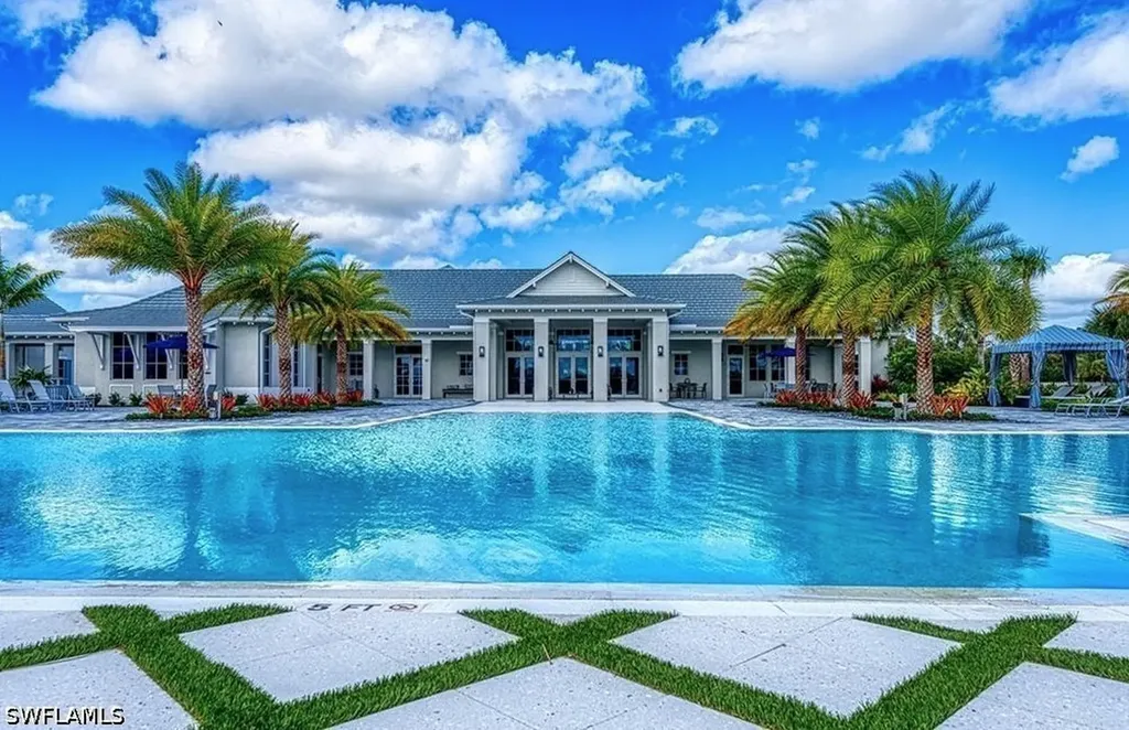 9241 Cayman Drive Naples FL 34114