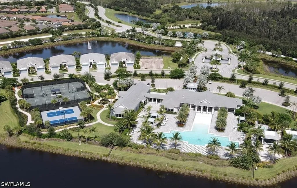 9241 Cayman Drive Naples FL 34114