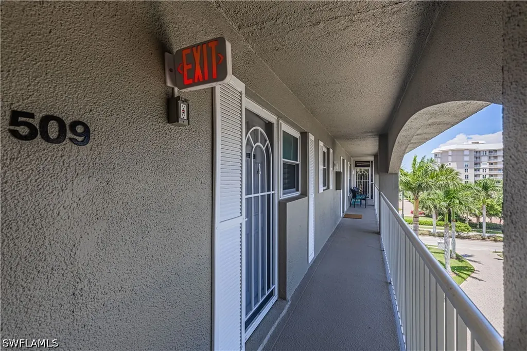 2880 Gulf Shore Boulevard N Naples FL 34103