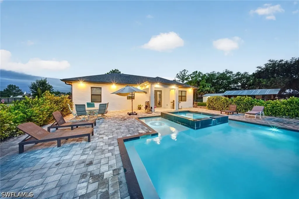 2885 41st Avenue NE Naples FL 34120