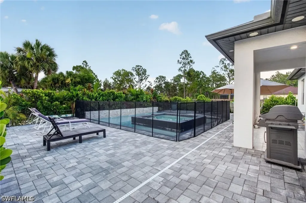 2885 41st Avenue NE Naples FL 34120