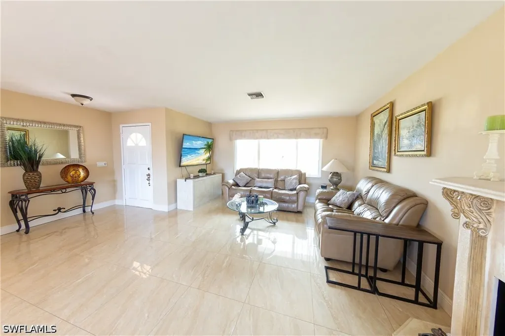 188 Gulfstream Street Marco Island FL 34145