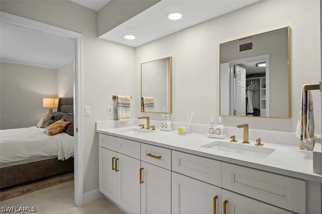 9103 Vanderbilt Drive Naples FL 34108