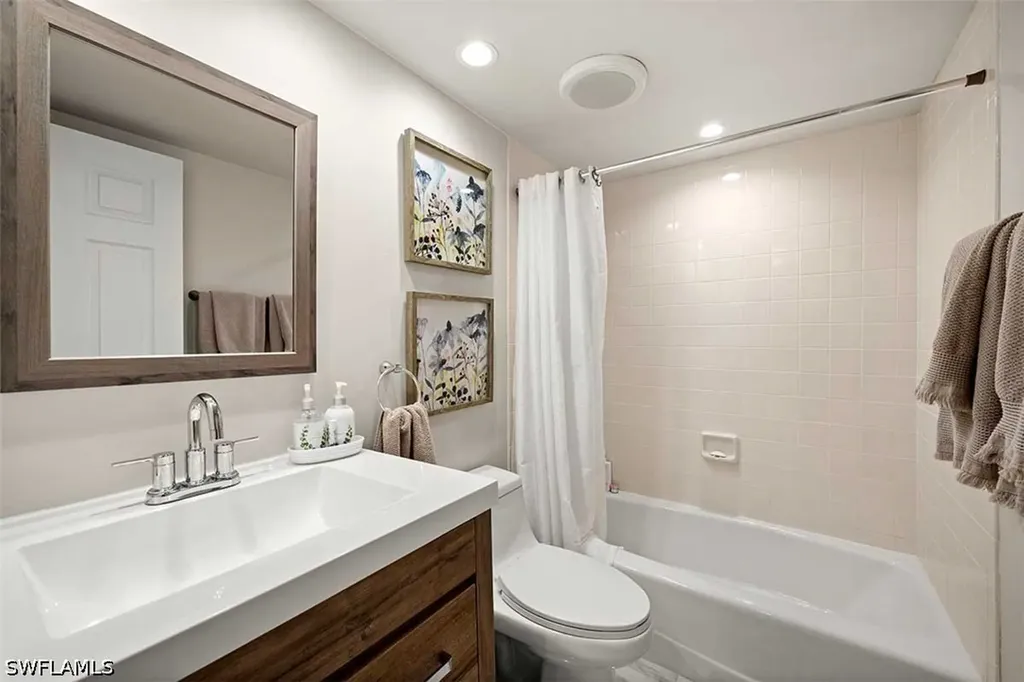 9103 Vanderbilt Drive Naples FL 34108