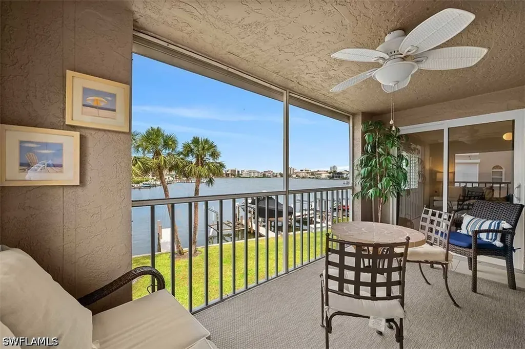 9103 Vanderbilt Drive Naples FL 34108