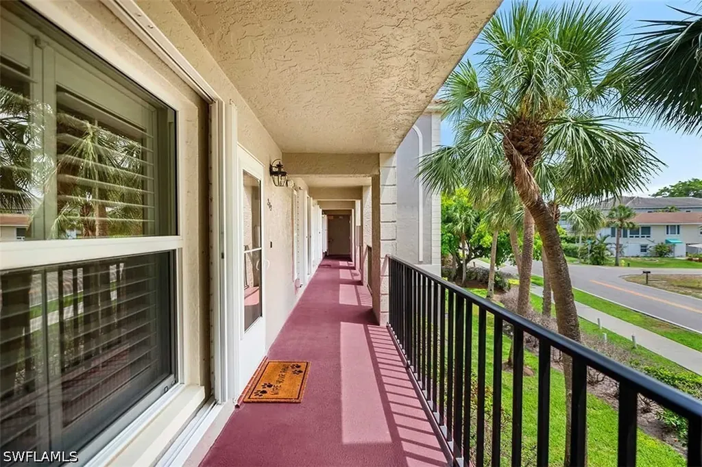 9103 Vanderbilt Drive Naples FL 34108