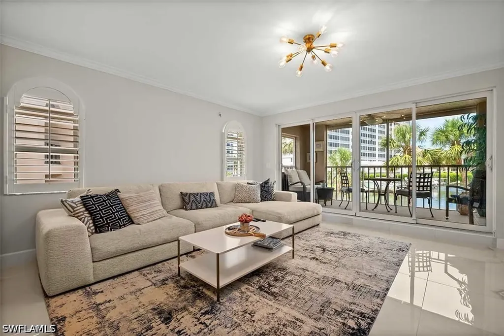 9103 Vanderbilt Drive Naples FL 34108