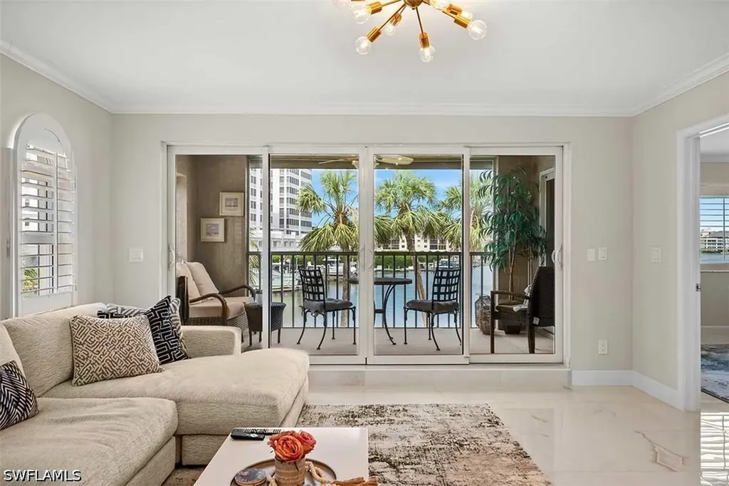 9103 Vanderbilt Drive Naples FL 34108