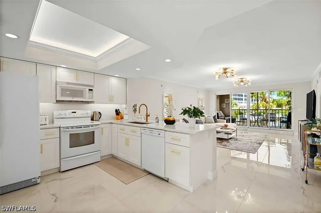 9103 Vanderbilt Drive Naples FL 34108