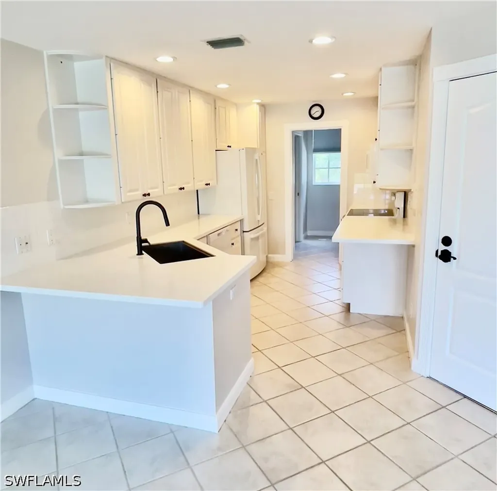 5669 Cove Circle Naples FL 34119