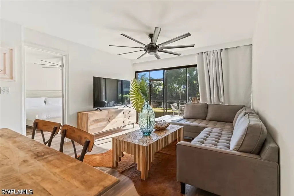 600 Neapolitan Way Naples FL 34103