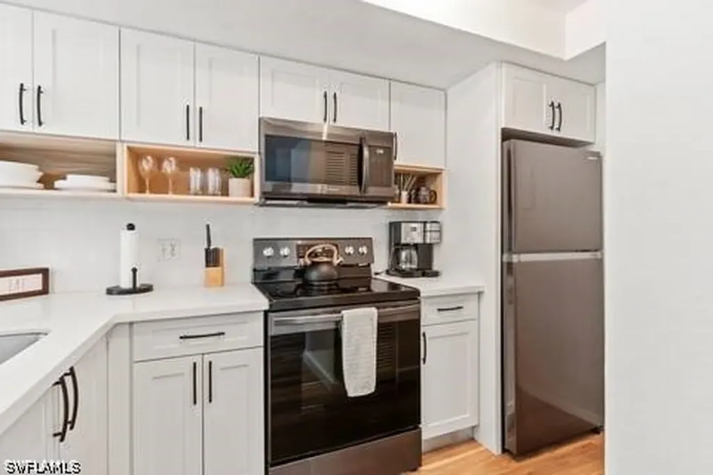 600 Neapolitan Way Naples FL 34103