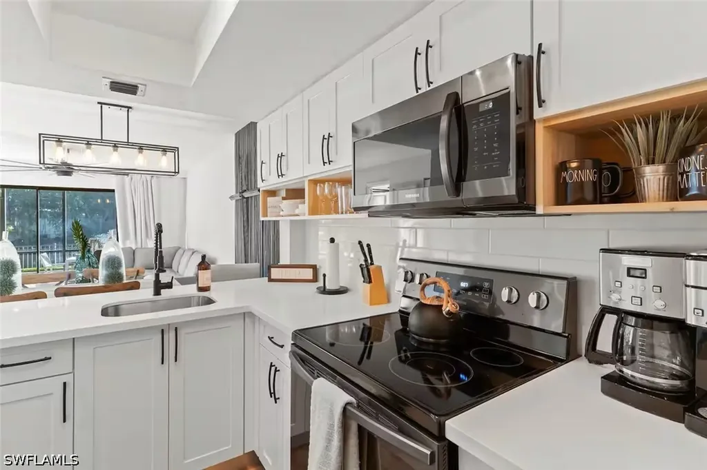 600 Neapolitan Way Naples FL 34103