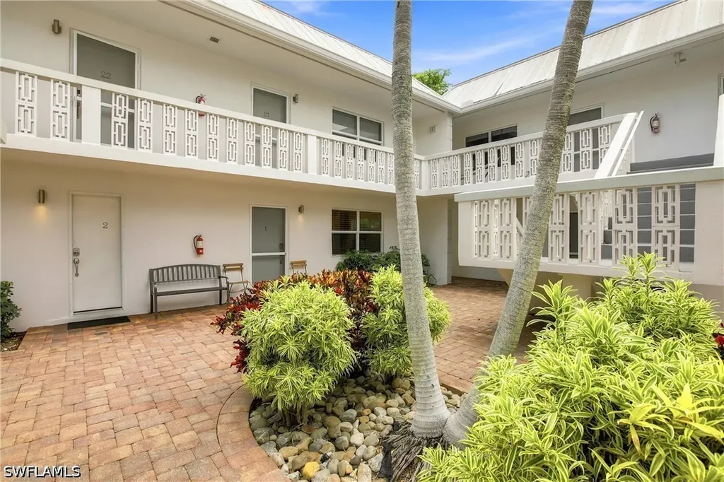 780 10th Avenue S Naples FL 34102