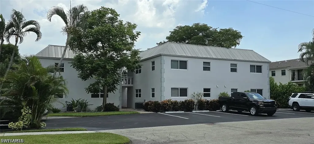 780 10th Avenue S Naples FL 34102