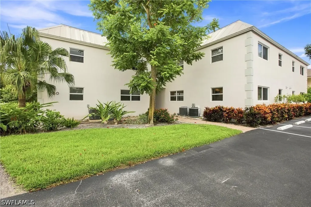 780 10th Avenue S Naples FL 34102