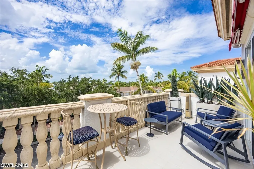 365 5th Avenue S Naples FL 34102