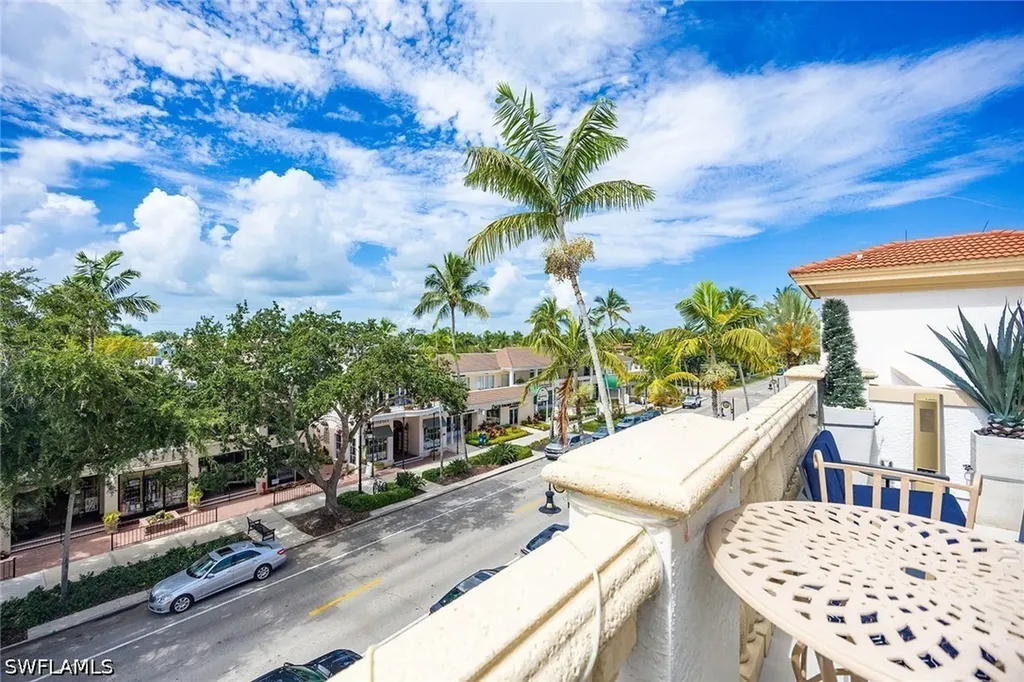 365 5th Avenue S Naples FL 34102