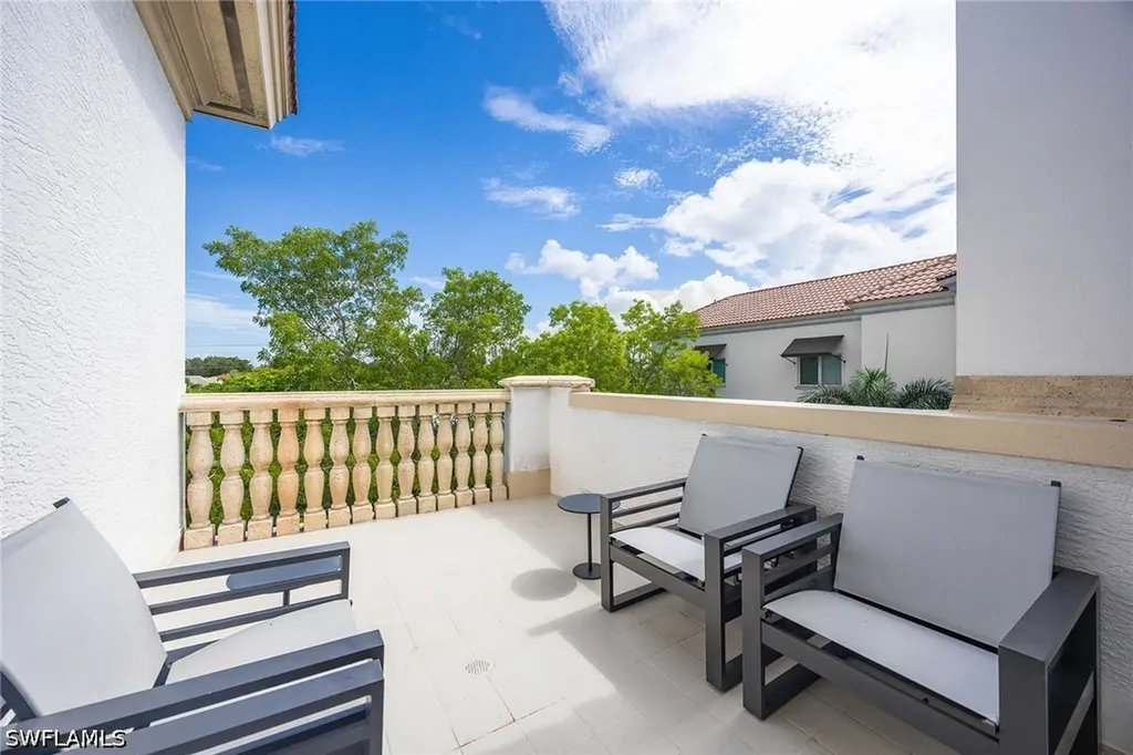 365 5th Avenue S Naples FL 34102