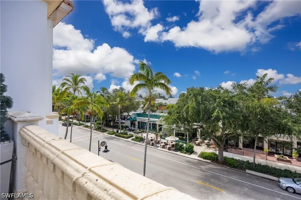 365 5th Avenue S Naples FL 34102