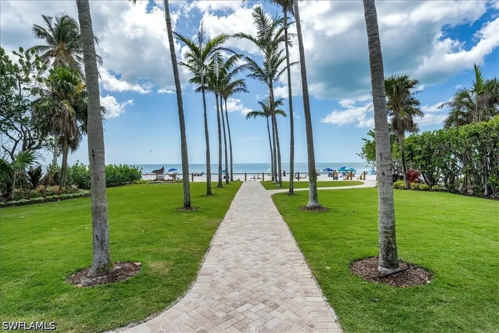 209 8th Avenue S Naples FL 34102