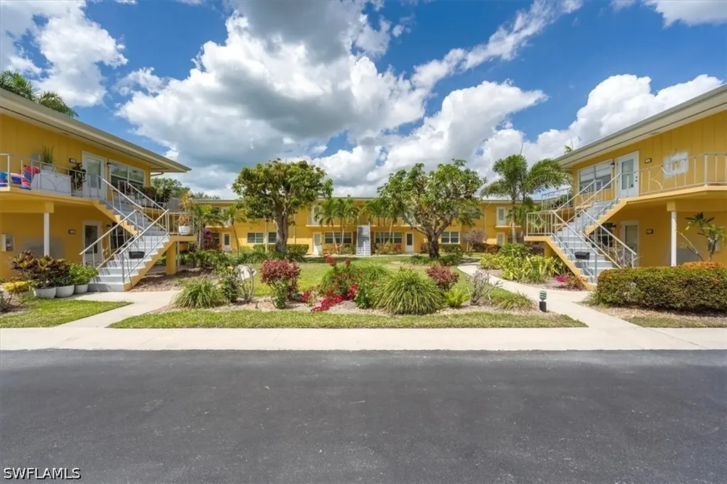 209 8th Avenue S Naples FL 34102