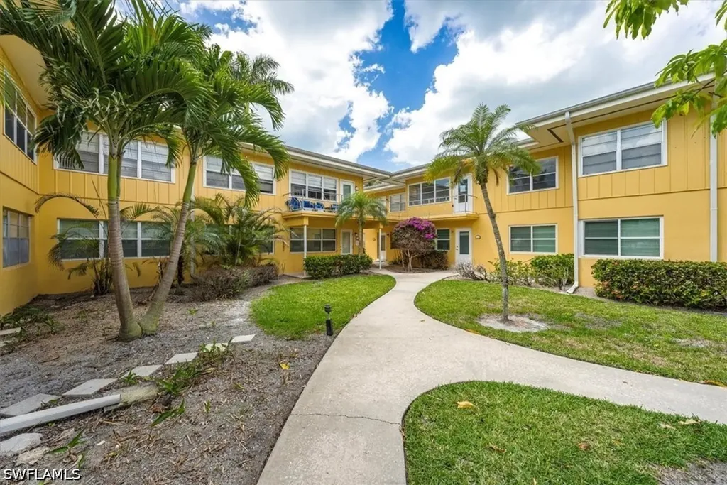 209 8th Avenue S Naples FL 34102