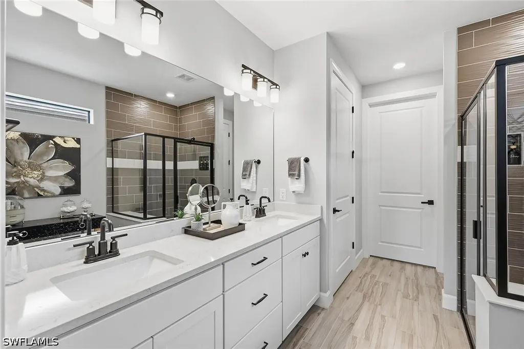 2738 Aviamar Circle Naples FL 34114