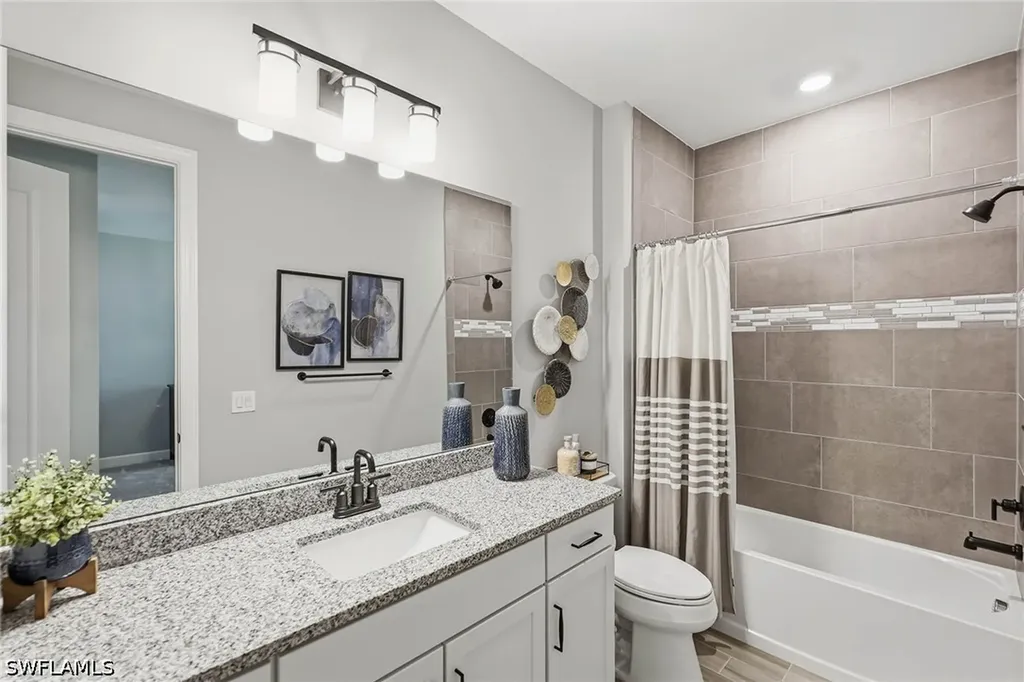 2738 Aviamar Circle Naples FL 34114