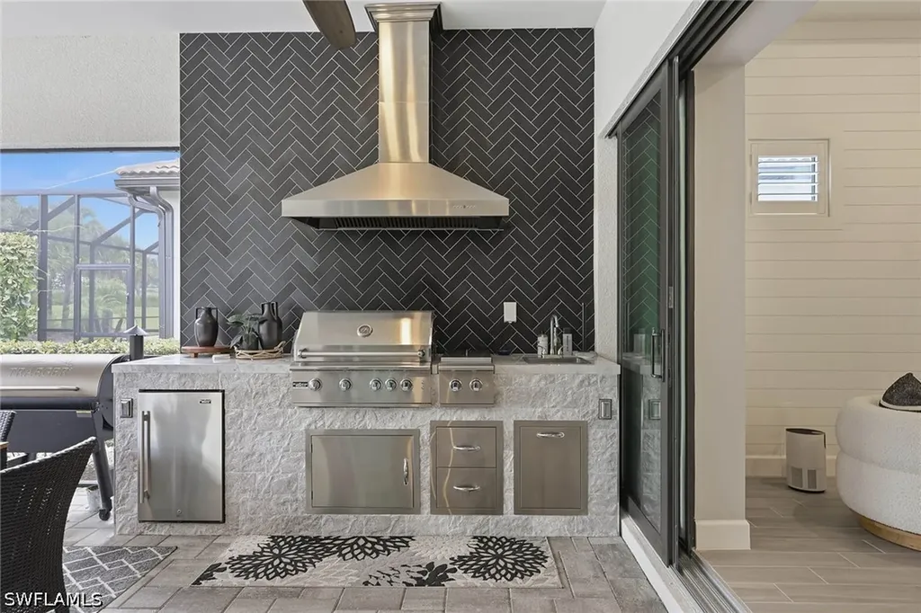 2738 Aviamar Circle Naples FL 34114