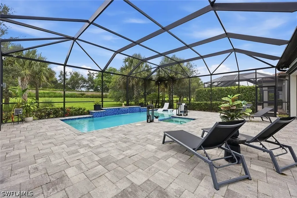 2738 Aviamar Circle Naples FL 34114