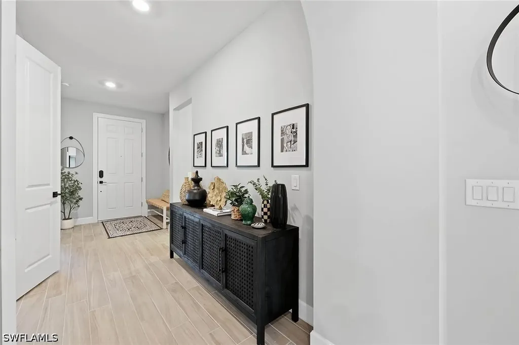 2738 Aviamar Circle Naples FL 34114