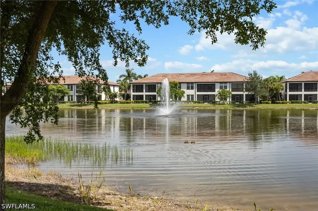 Naples FL, 15122 Palmer Lake Circle, Unit 102
