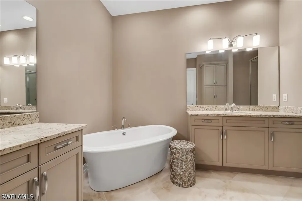 7825 Hawthorne Drive Naples FL 34113