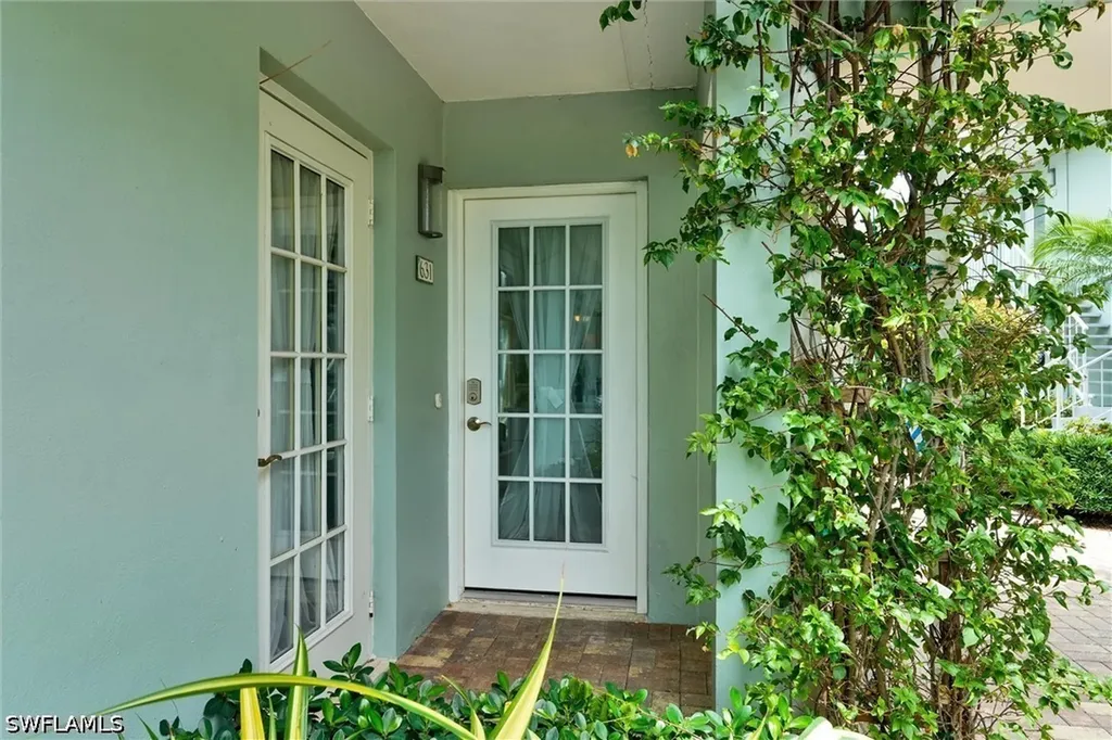 631 12th Avenue S Naples FL 34102