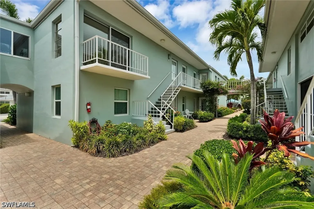 631 12th Avenue S Naples FL 34102