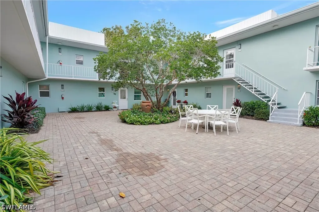 631 12th Avenue S Naples FL 34102