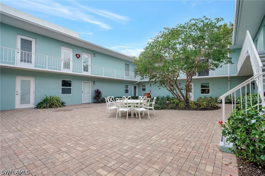 631 12th Avenue S Naples FL 34102